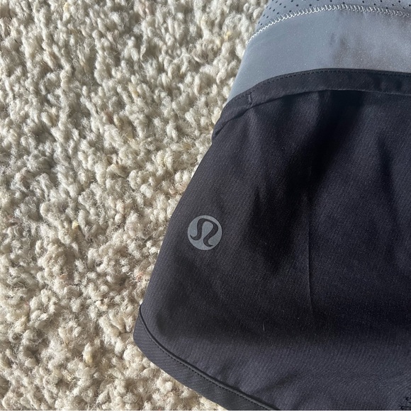 lululemon speed up shorts 2.5" inseam unlined - Picture 6 of 6